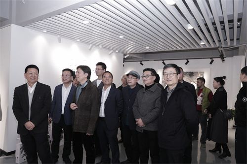 20493350083289855_83.jpg “春和景明”黄建永中国画展在荣宝斋宁波举行 中国书法院院长管峻出席-图片4